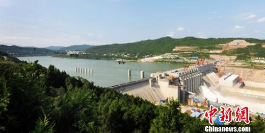 嘉陵江亭子口水利水电工程首台机组并网发电